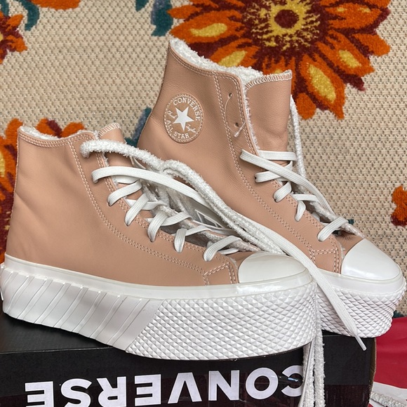 Converse 573073C
CTAS LIFT 2X HI
VACHETTA BEIGE/VINTAGE WHITE
WMNS Platforms - Picture 7 of 16